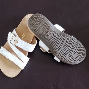 VIONIC Sandals size 6 white  341 Skylar